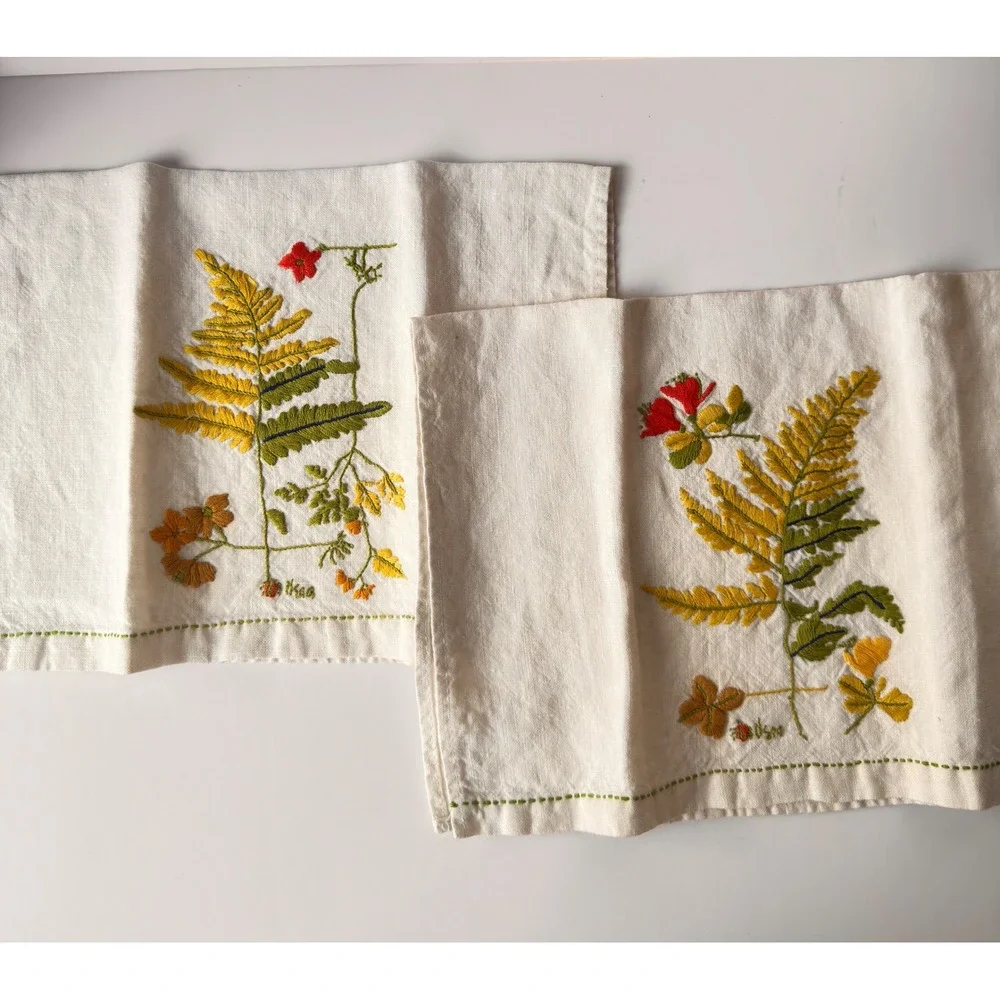 MCM Vera Neumann Vintage Linen Blend Fingertip Towels Embroidered Fern Set of 2